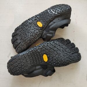 Vibram FiveFingers Men's Black Minimalist Trail Shoes